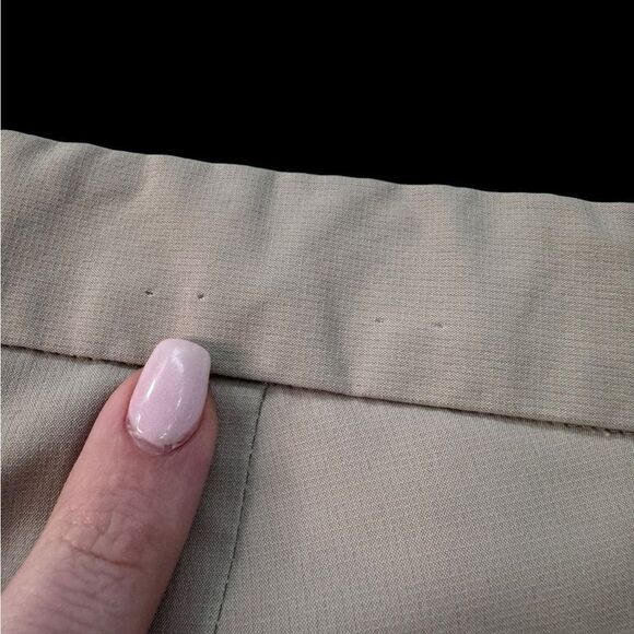 Greg Norman Men’s 9.5” Flat Front Shorts (36) - Picture 3 of 5